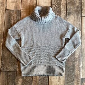 GAP Women's Knit Sweater in Gray